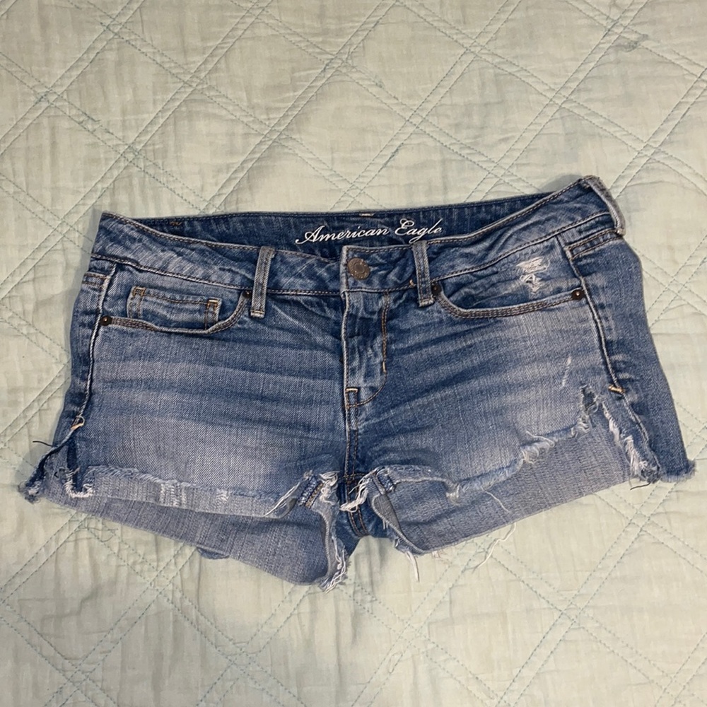 American Eagle distressed shorts 🦅